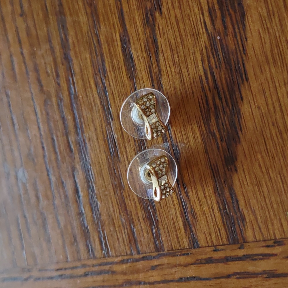 Tiny bow earrings